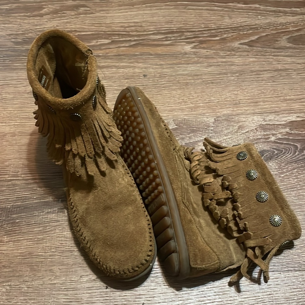 Minnetonka Women’s Booties Sz 7 VGUC